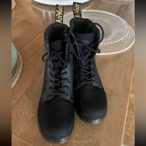 Doc Martens unisex boots. - Picture 1 of 7